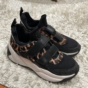 Michael kors sneakers, white and wide platform, leopard print and black leather.
